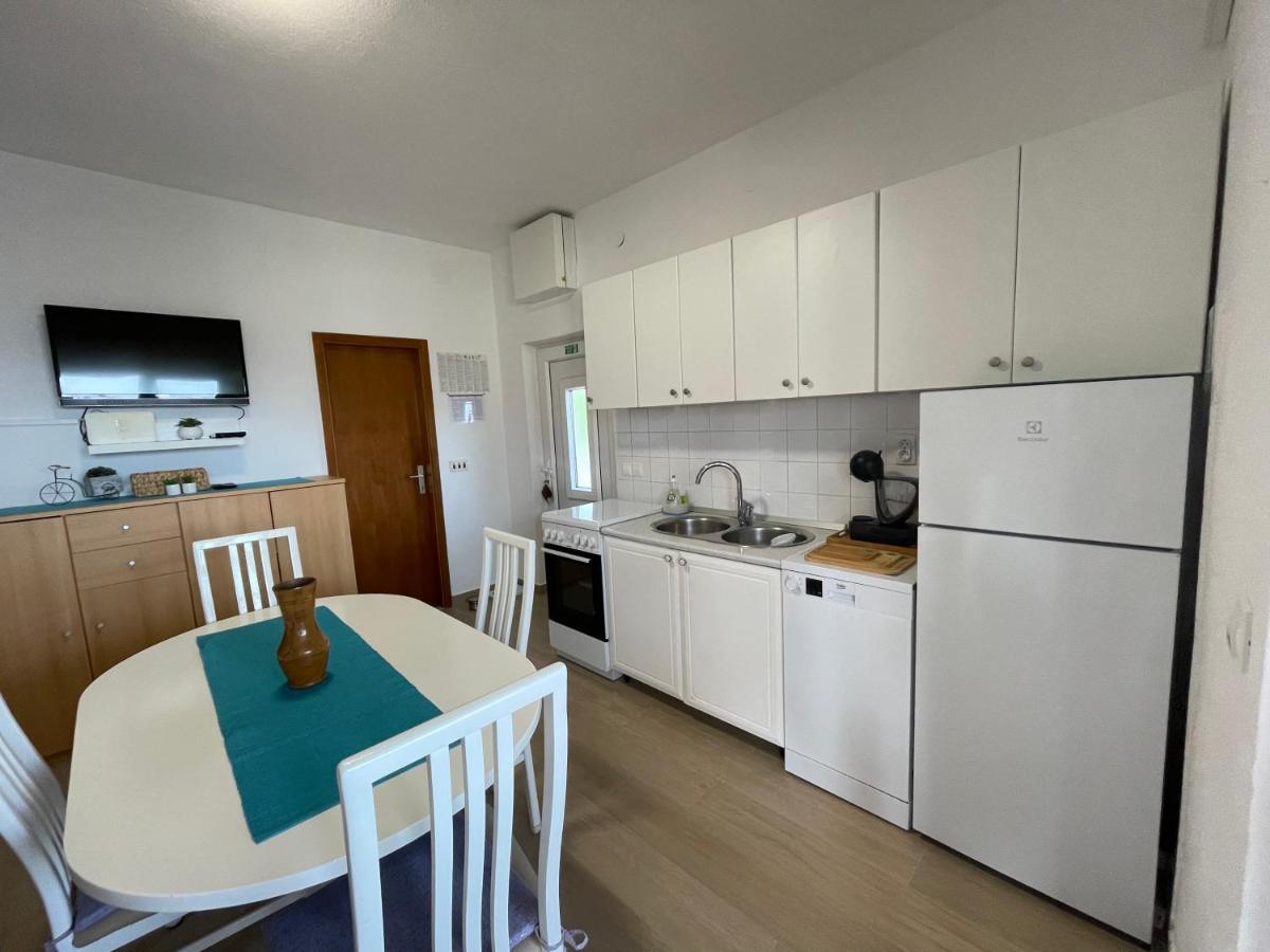 Apartman Emilija Vinišće Extérieur photo